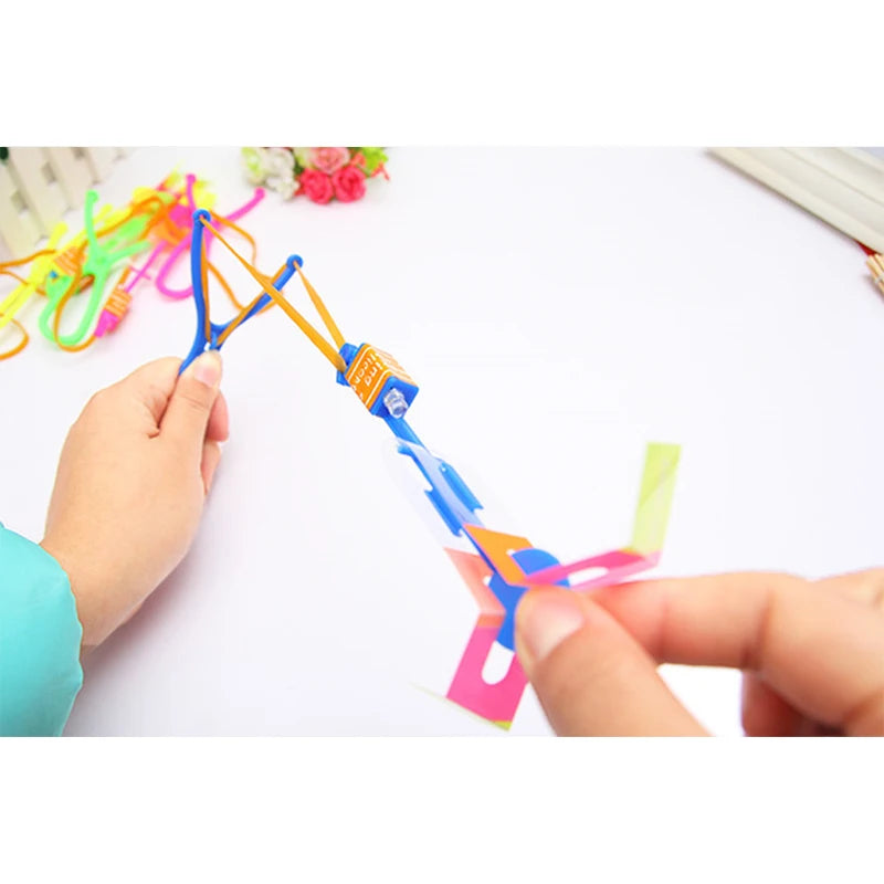 LED Light Toys 50/100pcs Amazing Light Toy Arrow Rocket Helicopter Flying Toy Party Fun Gift Rubber Band Catapult