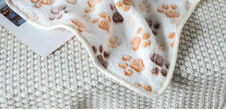 Coral Fleece Pet Sleeping Blanket Soft Fluffy Dog Blanket Warm Breathable Cat Cover Blanket Comfortable Dog Sleeping Sheet Mat