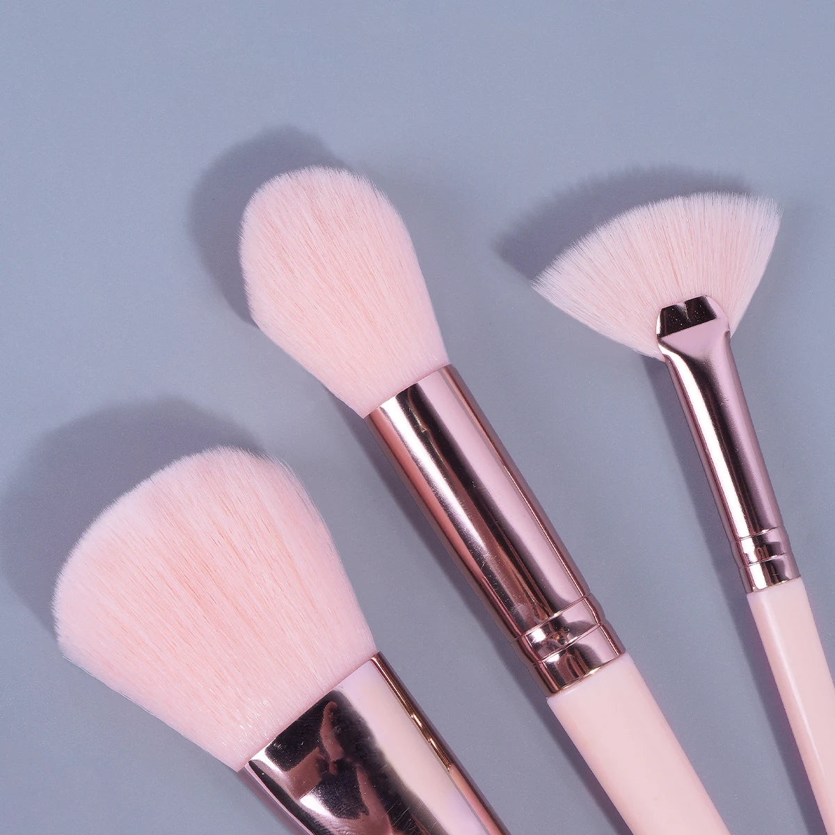 MAANGE 20PCS Makeup Brush Cushion Puff Set Pink Kabuki Foundation Powder Concealer Eyeshadow Eyebrow Brushes Mini Triangle Puff