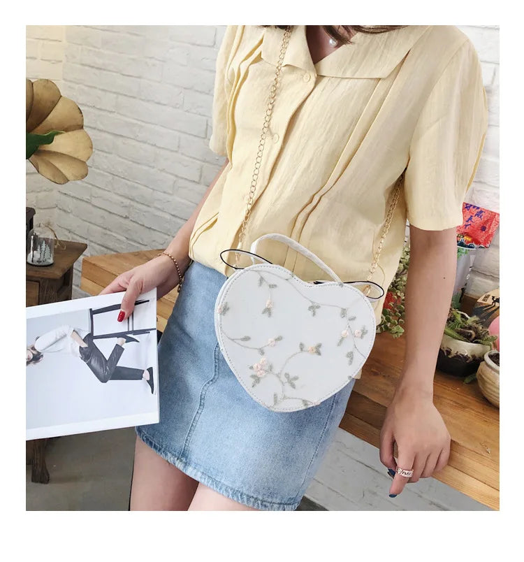 Female Sweet Lace Heart Round Handbags High Quality PU Leather Cross Body Bags for Women Small Fresh Flower Chain Shoulder Bags